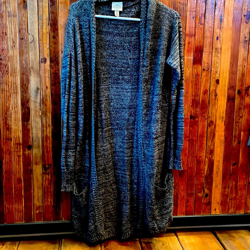 Knee length sweater, pockets, black/grey/white knit, lightweight